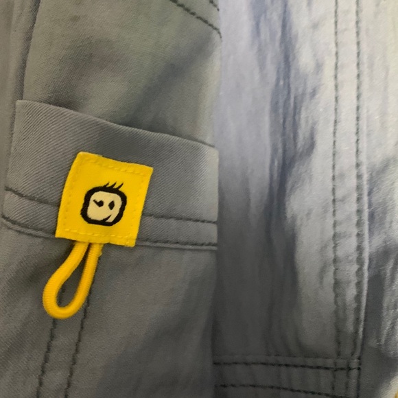 Light blue wonder wink scrubs - Picture 2 of 3